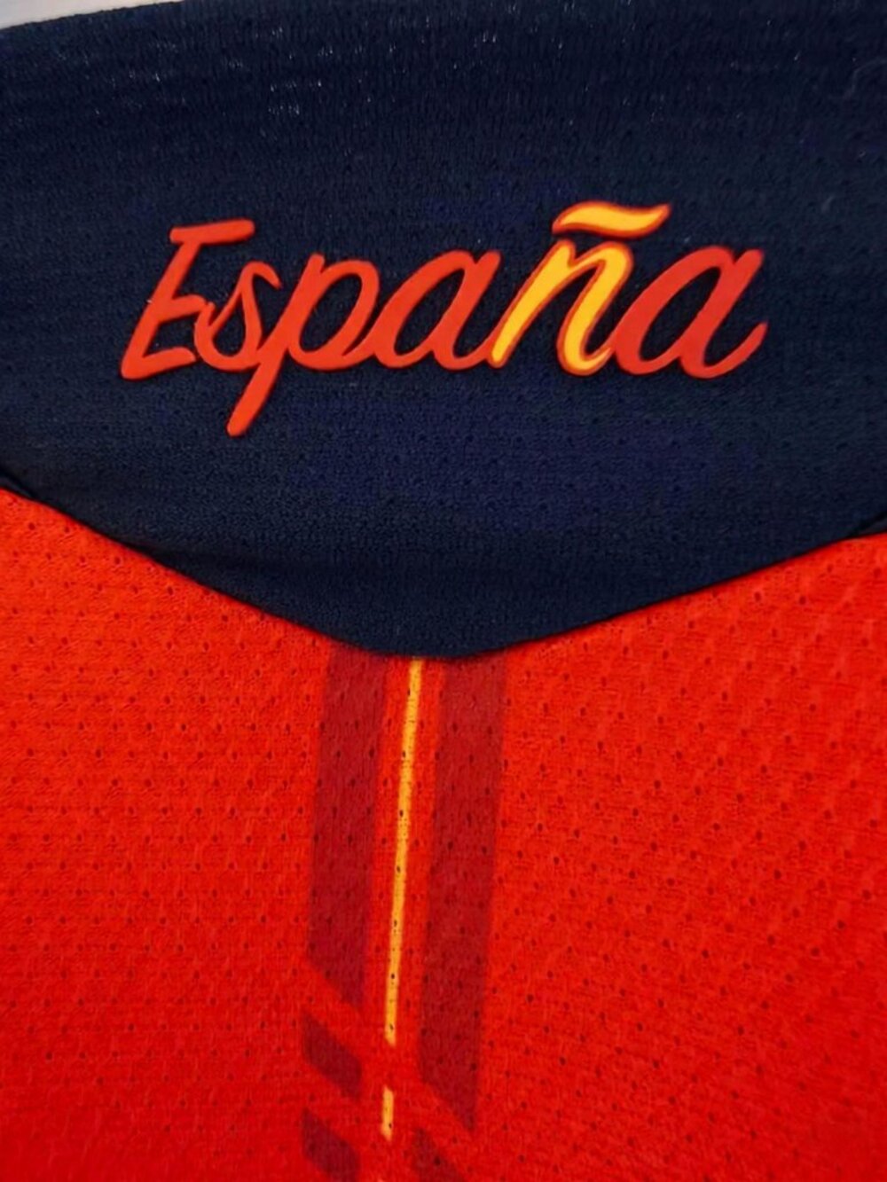 Spain National Team Home Soccer Jersey Red Climacool Blank Back - Picture 4 of 4
